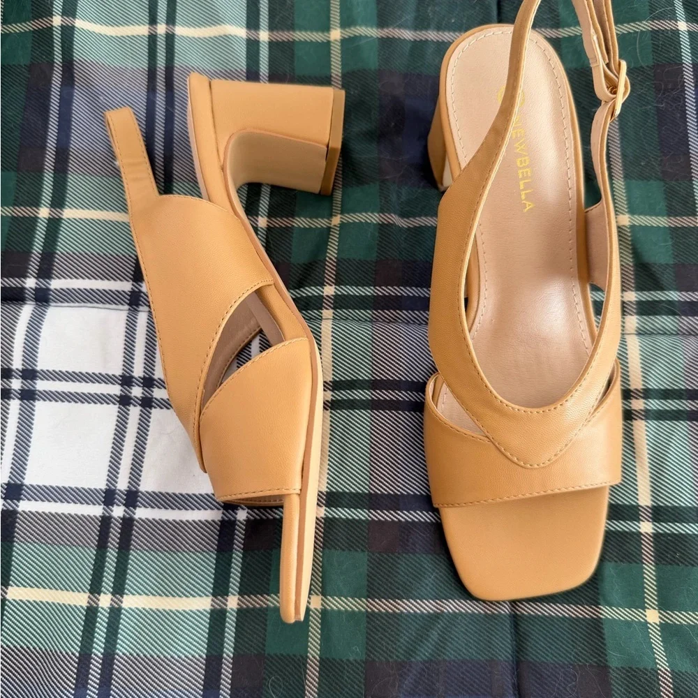 Chic Tan Slingback Heels - size 6 / never worn